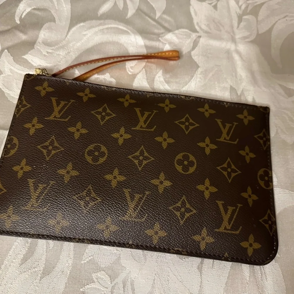 Louis Vuitton Neverfull MM - Picture 6 of 6